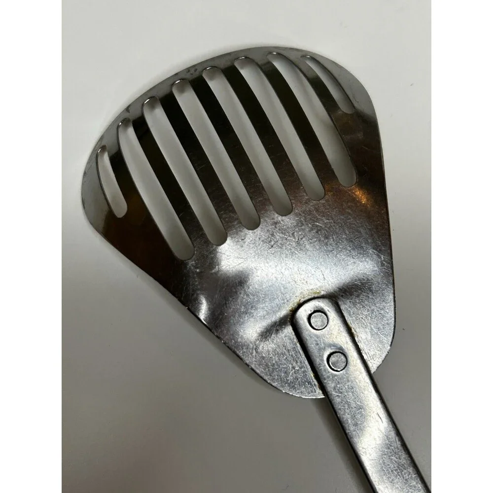 Kitchen has some
